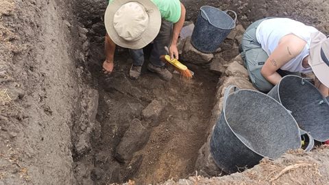 Excavaci�n arqueol�gica en el castro de Punta Cantodorxo, O Grove, a cargo del Grupo de Estudos e Arqueolox�a, Antig�idade e Territorio (GEAAT) de la Universidade de Vigo.