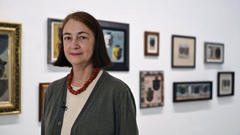 La comisaria de la exposici�n de Maruja Mallo en el Reina Sof�a, Patricia Molins, retratada en la muestra.