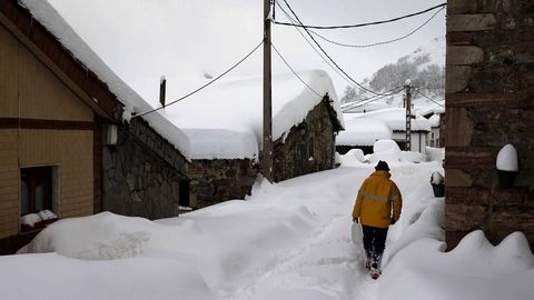 Un vecino del pueblo asturiano de Pajares