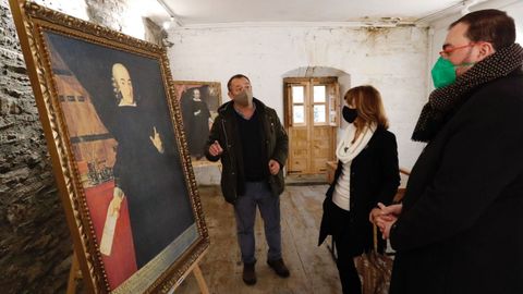 El cronista oficial de San Mart�n de Oscos, Jos� Antonio �lvarez; la consejera de Hacienda, Ana C�rcaba; y el presidente del Principado de Asturias, Adri�n Barb�n
