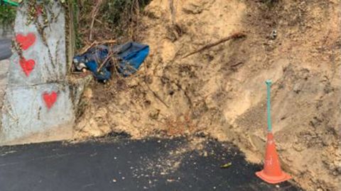 El terreno de los terraplenes exteriores del centro carece de un sistema de recogida de aguas y se desmorona, tras unas obras ejecutadas en el 2024