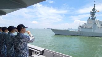 Un momento de las maniobras realizadas en el litoral de Singapur. 