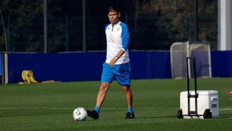 Antonio Hidalgo, durante un entrenamiento del Deportivo en Abegondo