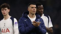 Los jugadores del Tottenham, entre ellos el espa�ol Pedro Porro, deca�dos tras un encuentro esta temporada
