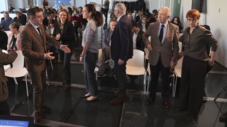 El conselleiro, Romn Rodrguez (izquierda), present a los ponentes de la jornada de ayer