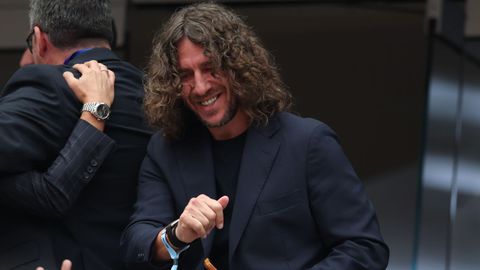 El exjugador del F.C. Barcelona, Carles Puyol tambi�n acudi� a animar a La Roja
