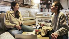 Gladys Garc�a Schulze (izquierda) y Ant�a G�mez Galego son las art�fices de esta iniciativa en la que colaboran varias profesionales, el hotel Porta das Fragas y el colectivo Albar Quercus