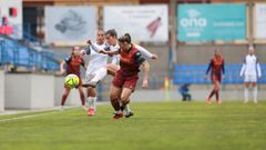 Ainhoa Mar�n pugnando el bal�n con la central del Badalona Women