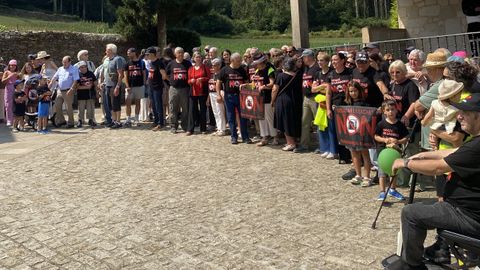 Biog�s. M�s de 200 vecinos de Soandres peregrinaron en la festividad de Santa Marta, ayer, al monasterio desde varios puntos de la parroquia para mostrar su rechazo al proyecto de macroplanta de biog�s. Convoc� la plataforma Stop Biog�s A Laracha, que calific� de �xito la actividad.