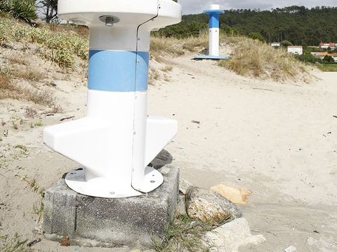 Las duchas de Estorde est�n elevadas al faltarle la arena. 