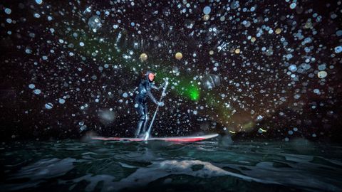 La francesa Myrtille Heissat durante una prueba de Stand Upp Paddle en Unstad (Noruega)