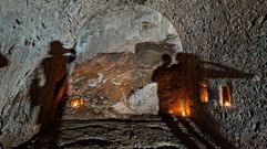 Foto de una de las bodegas excavadas en el monte tomada el pasado s�bado