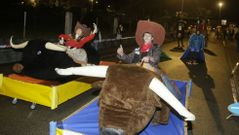 Menuda juerga se montaron estos participantes en el desfile.