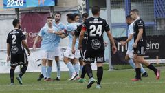 Los jugadores del Ribadeo celebran un gol
