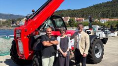 El patr�n mayor de la cofrad�a de O Porto do Son, Emilio Queiruga, la directora xeral de Desenvolvemento Pesqueiro, �ngelez V. Su�rez, y el alcalde del municipio, Luis Oujo, durante la visita institucional al p�sito