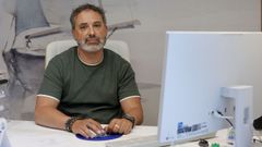 Julio Trashorras, no seu despacho do sindicato ANPE, en Lugo.