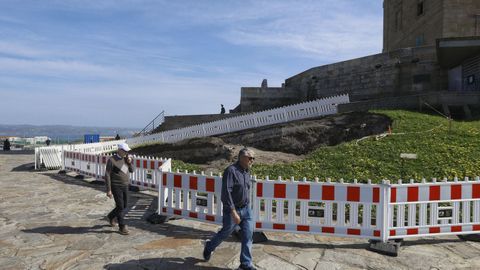 Los trabajos de acondicionamiento de las sendas del entorno de la Torre empezaron este mi�rcoles