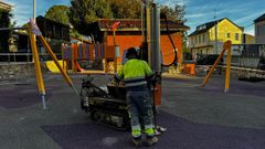 Imagen de los trabajos en el parque infantil del Campo da Feira de Cerceda.