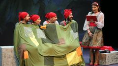 Sarabela en una representaci�n de su obra de teatro