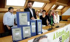 L�pez compareci� rodeado de todo el grupo de gobierno para anunciar la entrada en vigor del Plan Xeral.