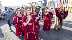 Desfile de una comparsa en Dumbr�a, en imagen de archivo, momento previo al concurso, que tiene lugar en el pabell�n polideportivo