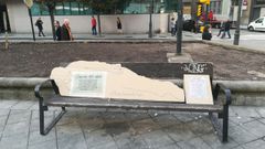 Una de las siluetas de cart�n de la campa�a #NadieInvisibleEnGij�n