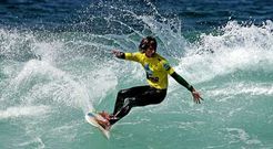 La competici�n de ayer en la playa de Razo dej� im�genes verdaderamente espectaculares de los surfistas en el agua.