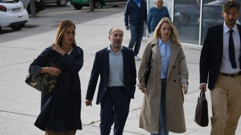 Susana Gmez Valencia, Gonzalo Prez Jcome, Noa Rouco Ferreira y Luis Manuel Salgado Carbajales, llegando al edificio judicial de Ourense.