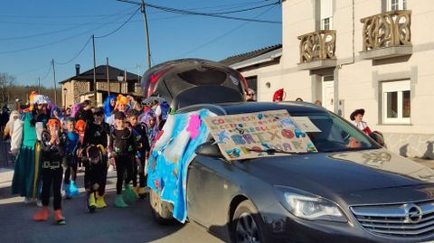 Los disfraces iniciaron su recorrido a la altura de la panader�a Herbella