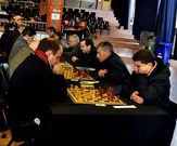Abu�n (derecha) en una partida del torneo celebrado en Barcelona