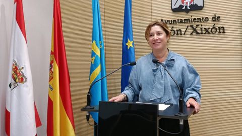 La portavoz del Grupo Municipal de Cultura del Ayuntamiento de Gij�n, Carmen Eva P�rez Ordieres, en rueda de prensa en el Consistorio gijon�s.