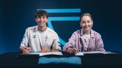 El tercer refuerzo del Celta Fortuna, Alexis Olmedo, y la presidenta del club, Mari�n Mouri�o.