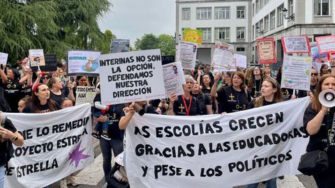 Educadora de escuelas infantiles concentradas frente a la Consejería de Educación