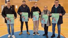 Presentaci�n del XVIII Torneo de Ximnasia R�tmica Concello de Ribadeo. De izquierda a derecha, el concejal de Deportes, Francisco Jos� Silvent; el gerente de Acisa, Jes�s P�rez; Nelly Bouso, directora t�cnica de Escola Porta Norte; la presidenta de Acisa, Carmen Cruzado, y el alcalde de Ribadeo, Daniel Vega