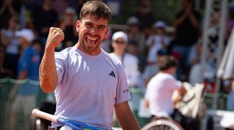 Mart�n de la Puente, celebrando su triunfo en el Abierto de Suiza.