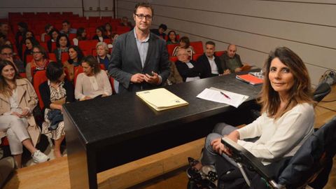Jose Luis Costillas y Yolanda Vidal en la reuni�n con los directores de colegios