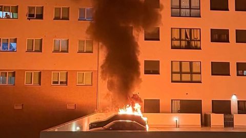 Un coche sufri� un incendio en la avenida de Lamadosa