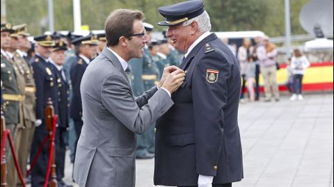 Fiesta de la Guardia Civil. Imposici�n de medallas