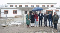 El presidente de la Diputaci�n, en el centro, junto a representantes de la asociaci�n que promueve el centro, la diputada provincial de Pol�tica Social y la concejala del ramo, este martes