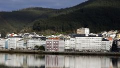 El Conservatorio de M�sica de Viveiro, en primer plano en la fachada mar�tima