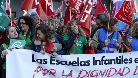 Los sindicatos convocan una concentraci�n y posterior manifestaci�n en protesta por la falta de avances en la negociaci�n para la integraci�n de las escuelas infantiles en la nueva red auton�mica, este jueves en Oviedo