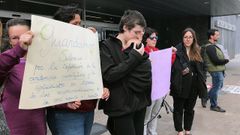 Concentraci�n a las puertas del HUCA para protestar contra el ingreso forzado de una embarazada