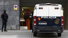 Acceso a dependencias judiciales del furgón donde se encuentran los cinco sevillanos acusados de supuestamente haber violado grupalmente a la joven de18 años en los sanfermines del 2016