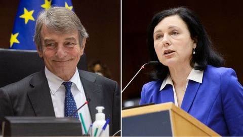 El italiano David Sassoli, presidente del Parlamento Europeo, y  la checa Vera Jourov�, vicepresidenta de la Comisi�n Europea para Valores y Transparencia.