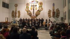 Los integrantes de la coral Sarricanta, en una actuaci�n en la iglesia sarriana del Rosario en las navidades del 2018