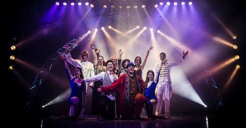 La carpa del Evolution Circus estará hasta el domingo en el paseo marítimo de O Burgo
