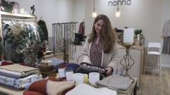 Paula Castro, responsable de la tienda de la r�a Pardi�eiros, habla de la atenci�n y trato personalizado como uno de sus puntos fuertes: �Establecer en solo dos meses un v�nculo con una clienta, que ya ha venido varias veces, es algo muy especial. Hay personas muy indecisas o que quieren tu consejo y yo estoy aqu� para apoyarlas y asesorarlas en todo lo que necesiten�. 