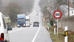 Tramo de la carretera N-640 en Lugo que deber� cambiar las se�ales de 100 a 90 para adaptarse a los nuevos l�mites m�ximos