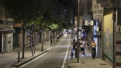 La R�a Nova de Abaixo de Santiago, otrora epicentro de la movida nocturna, pr�cticamente vac�a este viernes por la noche