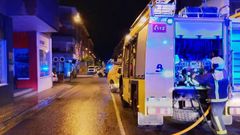 Incendio de una vivienda registrada en el segundo piso de un edificio de cuatro alturas ubicado en la avenida La Vega de Santiago, en Posada, Llanes